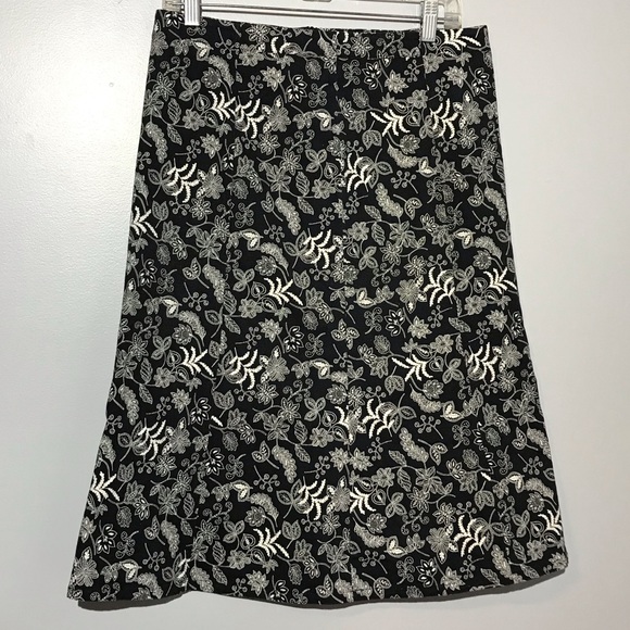 2 for $20 mac & jac. A-line skirt. Black and White Floral - Picture 1 of 11